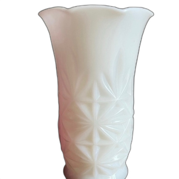 Vintage Hazel Atlas‎ Milk Glass Star Burst Pattern Vase - Picture 3 of 3